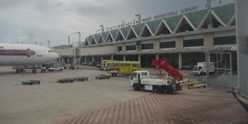 International visitors can arrive at the Phuket International Airport to reach the Viking Cave.