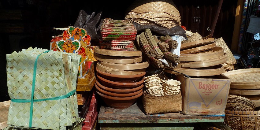 Budung Market, a picture of Bali, showing its vibrant stalls and lively environment.