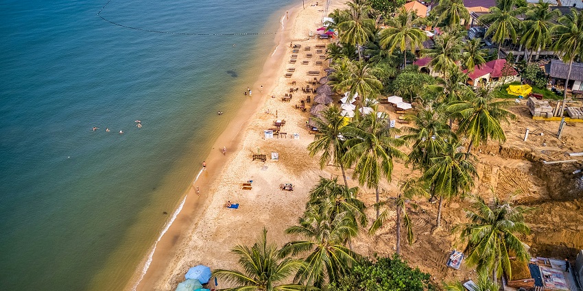 A view of a beach in Vietnam with azure waters during the daytime for travellers to visit.