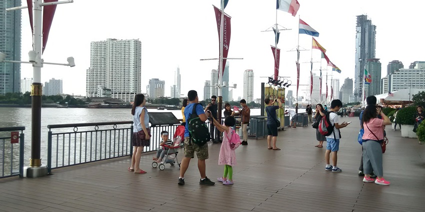 A picture of Asiatique The Riverfront’s shuttle boat service arriving at the pier.