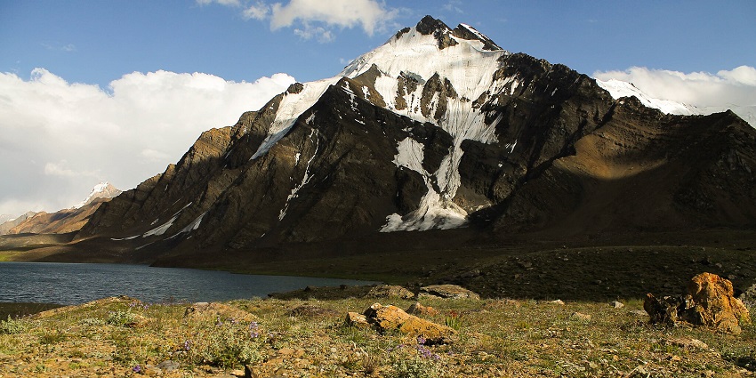 View of the lake, offering an ideal escape for all nature lovers
