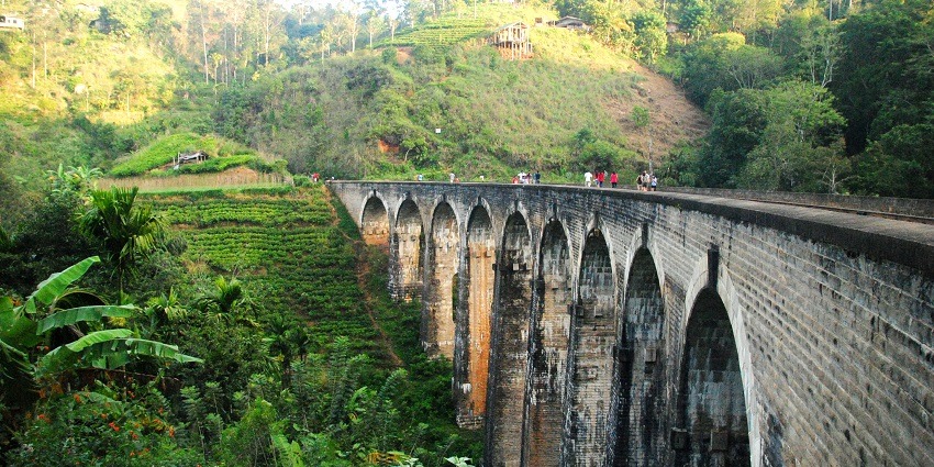 View of the Nine Arch Bridge in Sri Lanka, that is easily accessible from Ella.