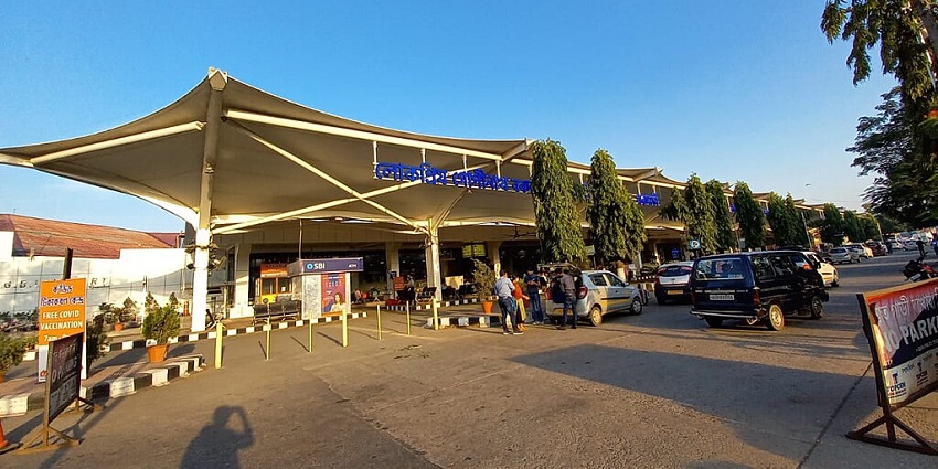 View of the airport nearby, a can or taxi from here makes this village easily accessible