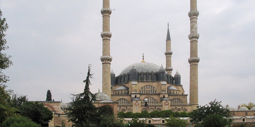 A picture of Selimiye Mosque, Edirne, with a scenic cityscape in the background.