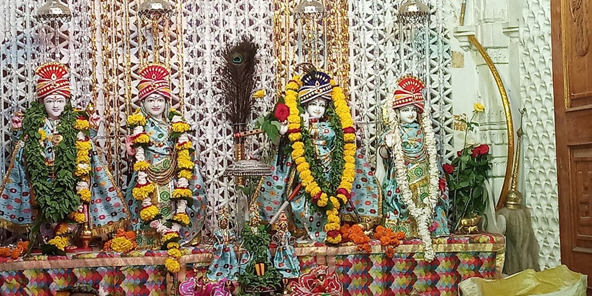 Colourful mural showcasing Lord Krishna and Arjuna’s exchange at Bhagavad Gita at ISKCON temples in Russia.