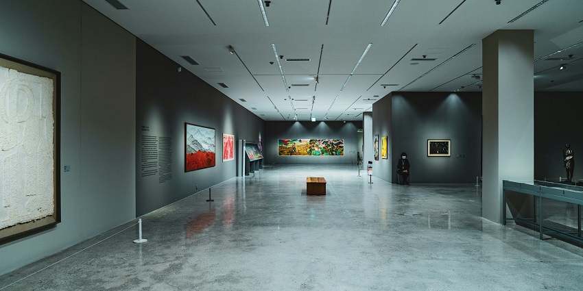 Experience the local and international art exhibitions at Ion Art Gallery in Singapore.