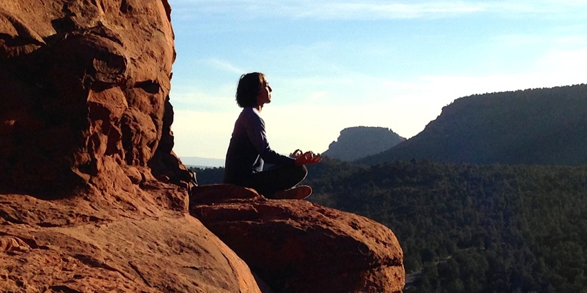 People practicing yoga and meditation on Campuhan Ridge, surrounded by Ubud.