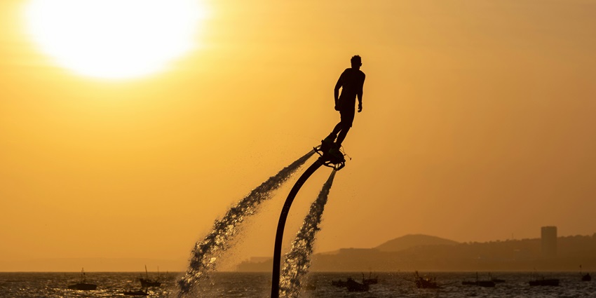 An image of a person enjoying lively vibes during sunset similar to flyboarding in Dubai