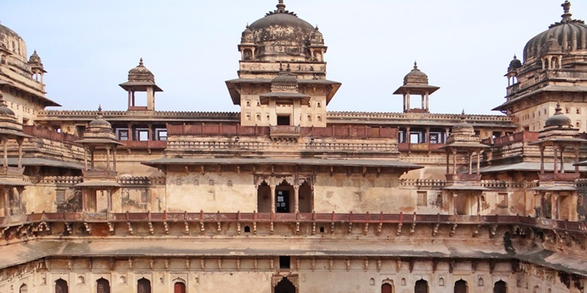 Stunning Jehangir Mahal courtyard, a popular destination near Orchha Temple.