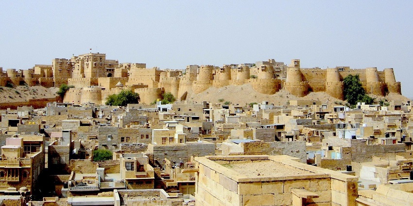 Jaisalmer Fort, rising from the desert, is among India’s most breathtaking hill forts!