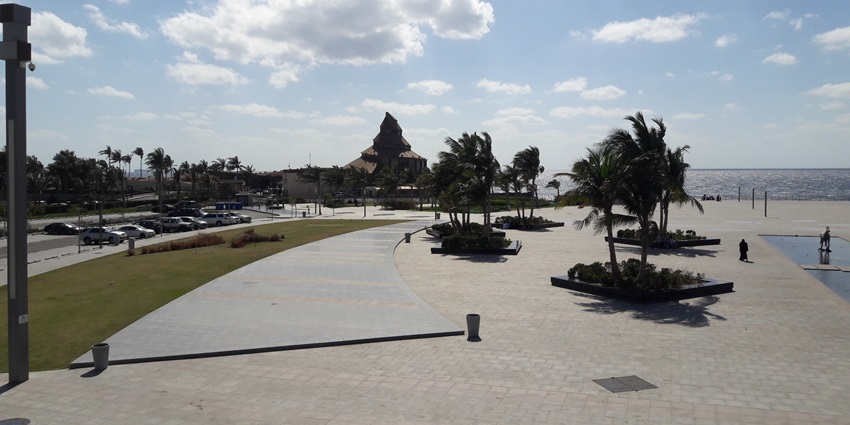 Image of a waterfront promenade with beaches, parks, and modern sculptures in Jeddah.