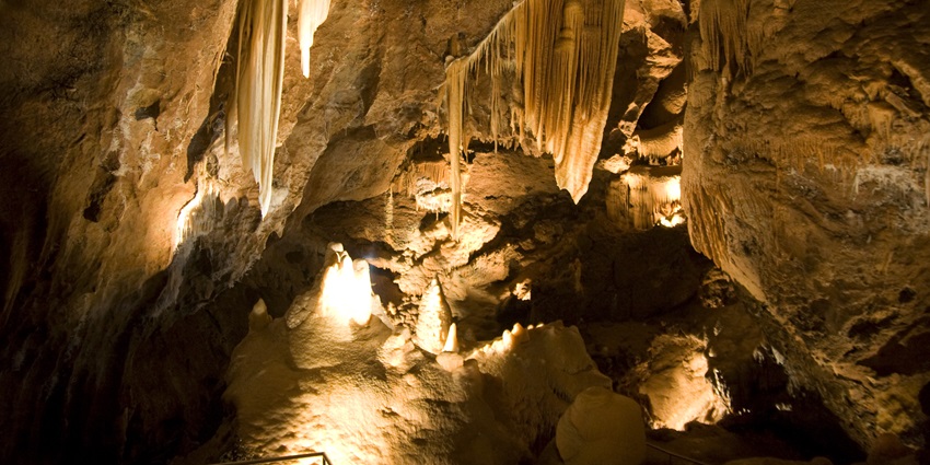 Jenolan Caves' intricate limestone formations illuminate and showcase nature's artistry.