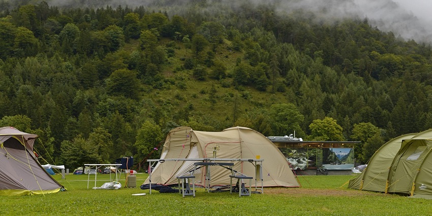 Image of a tent amidst the verdant landscapes of the Jim Corbett National Park