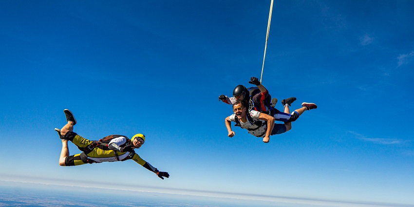 Feel the adrenaline rush of skydiving in South Africa over Gauteng’s vast plains.