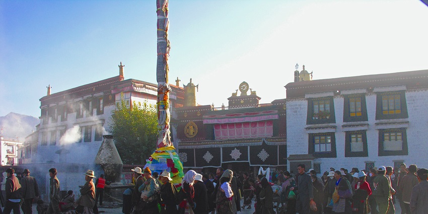 A bustling crowd gathered outside the historic and popular Jokhang Monastery Museum
