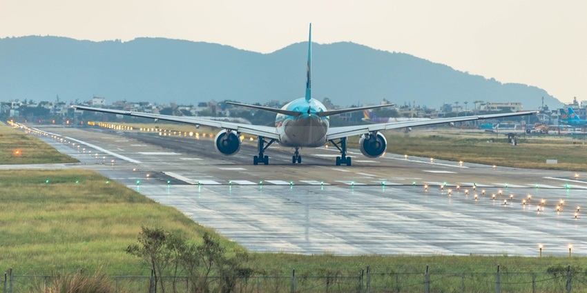 A view of an aeroplane landing on the runway, at one of the major airports in Bolivia.