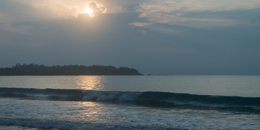 A picture of a stunning sunrise at a beach in Sri Lanka with the seawater shining