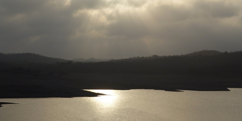 Kamleshwar Dam reservoir, one of the places to visit around Pania Wildlife Sanctuary.