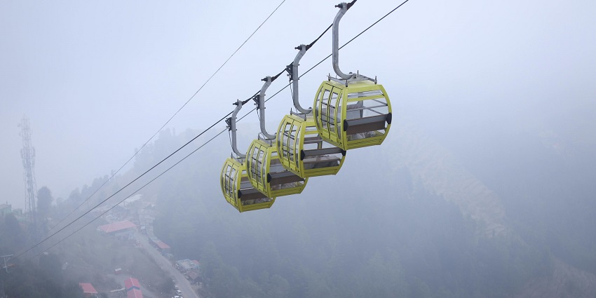 Kanatal is a beautiful hill station, and it's just a short drive away from Dhanaulti.