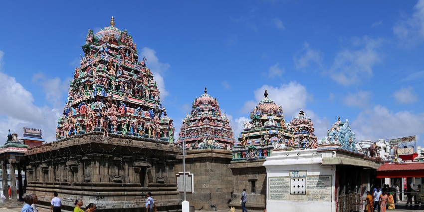 An image showing the beautifully carved gopuram of Kapaleeshwarar Temple in Chennai.