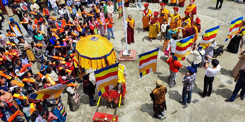 An image showing people celebrating the Karma festival in Jharkhand with traditional rituals.