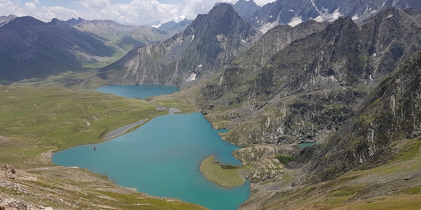 Vishansar and Kishansar lakes, a nearby attraction on the Kashmir Great Lakes Trek
