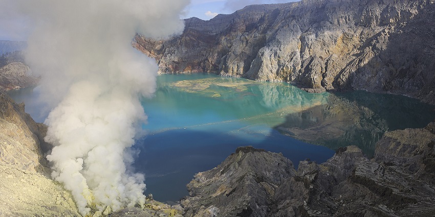 The Kawah Ijen Volcano is among the famous hot spring geysers that you should not miss.