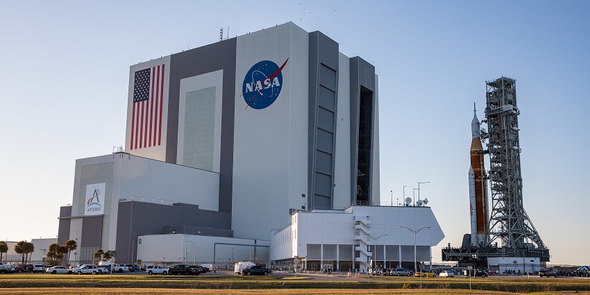 A view of the entire building of the Kennedy Space Museum Centre located in Florida.