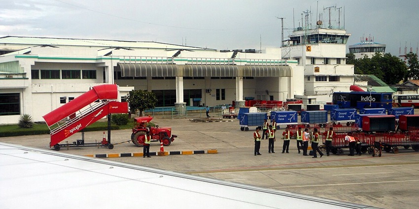 An aerobridge is set to help fellow passengers board the flight or get off with ease on the runway.