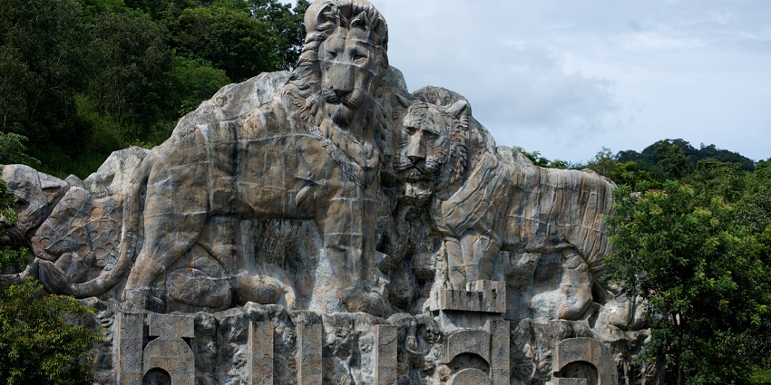 Explore safari experiences, and diverse wildlife species at this eco-friendly Thai zoo.