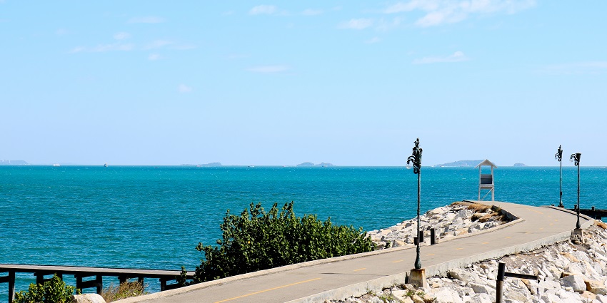 An amazing view from Khao Laem Ya, showing the blue sea and lush green hills.