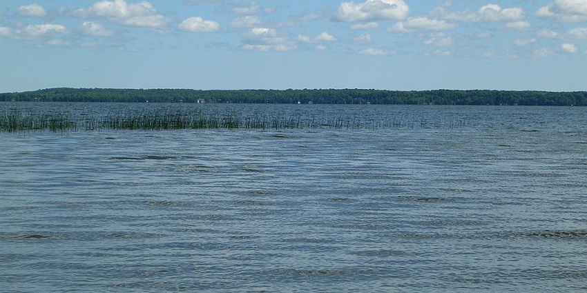 An image of a lake similar to Khoj Lake trail, one of the best lakes in Narkanda