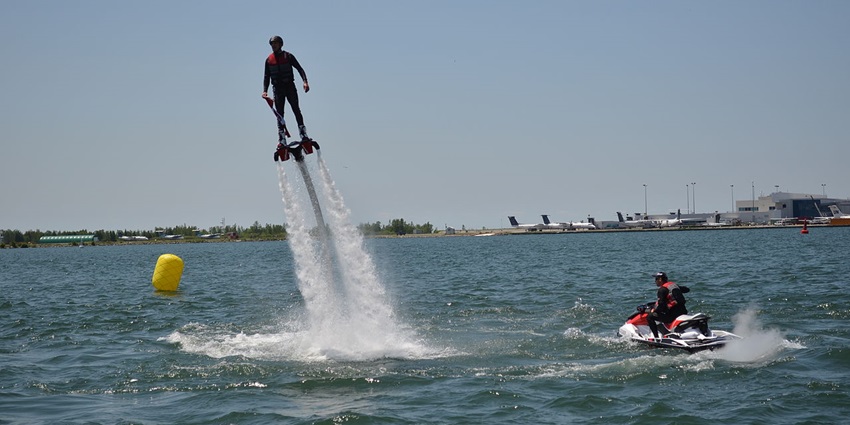 Perfect for kitesurfing and flyboarding in Dubai with a scenic beachfront atmosphere.