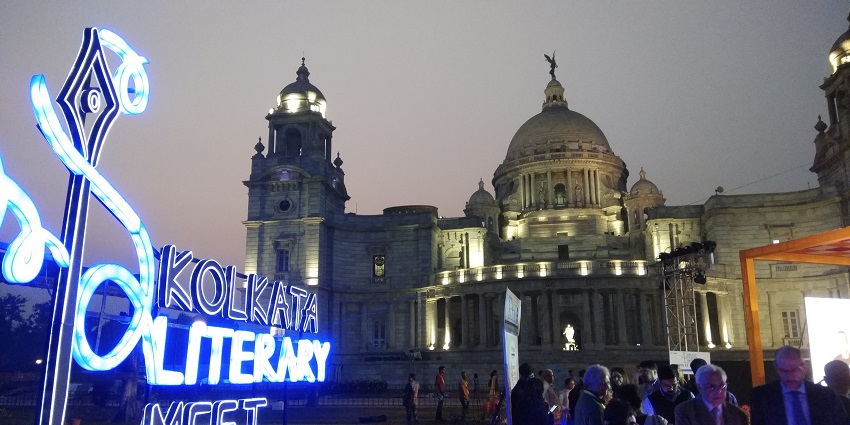 An image of a crowd at the Kolkata Literary Meet in Victoria Memorial, Kolkata.