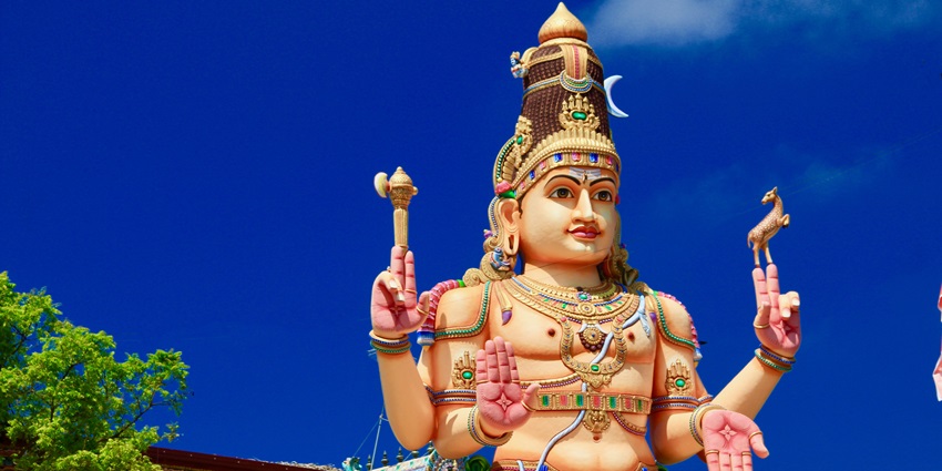 Koneswaram Temple, a best place near Trincomalee, with its historic structure.