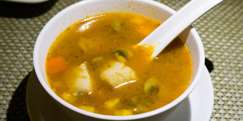 A bowl of authentic yellow Gaeng Som at Krua Chao Baan, rich in vibrant flavours.