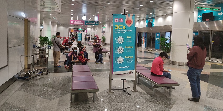 People relaxing in the comfortable and spacious seating area of KLIA1 Airport terminal