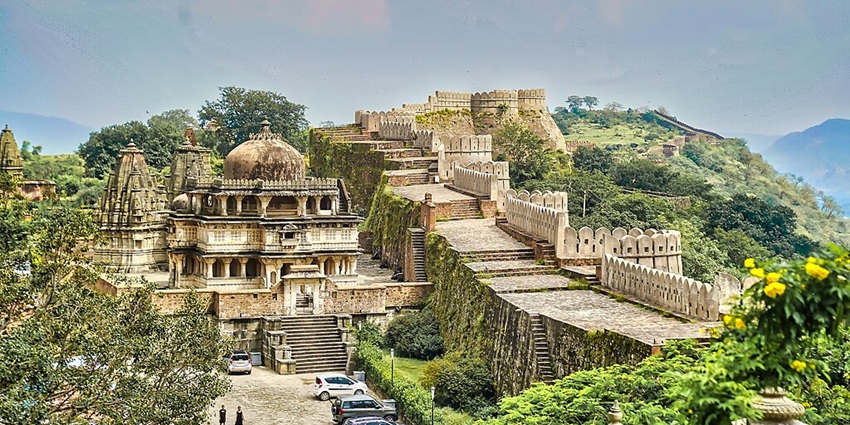 Picturesque view of the Kumbhalgarh fort, one of the historical marvels nearby