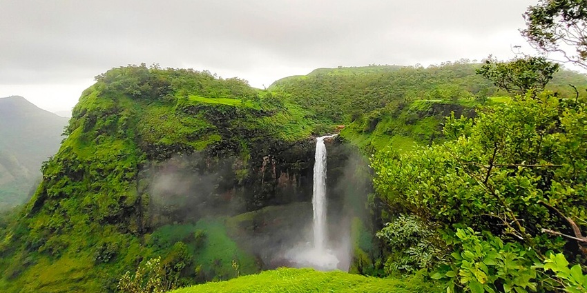 An image showing Kumbhe Waterfall View Point, highlighting dangerous waterfalls in India.