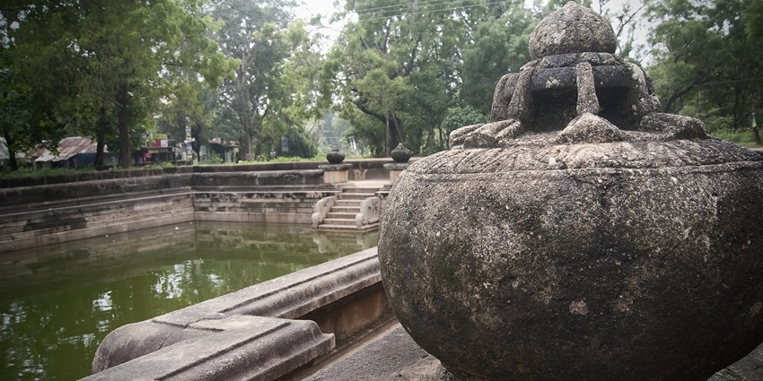Elegant water tanks known as the Twin Ponds, they are ancient bathing tanks.