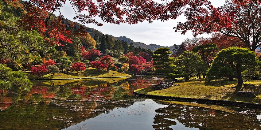 Beautiful lake in Kyoto, where you and your partner can take a walk and create memories