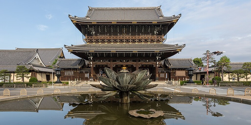 The Grand Founder's Hall gate of Higashi-Honganji, Kyoto, among the best places to visit in September in Asia