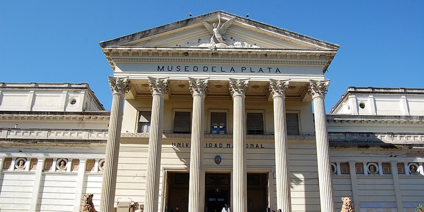 An image showing the facade of La Plata Museum, featuring its architectural details and entrance.