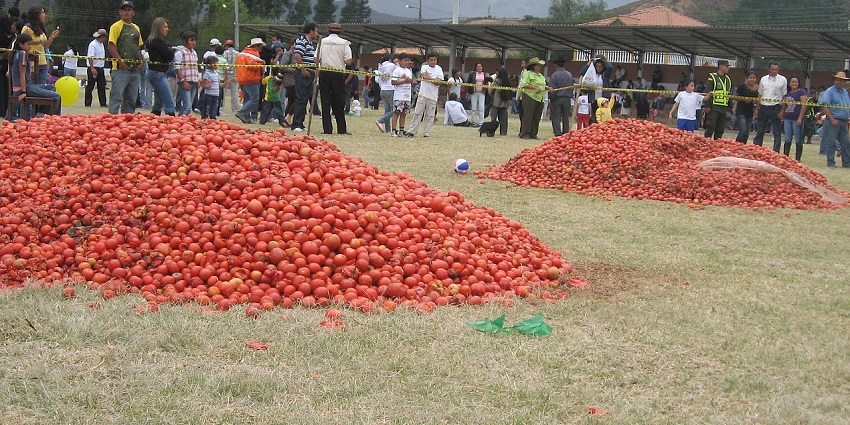Festivals in september at La Tomatina in Buñol burst with fun tomato fights and spirit.