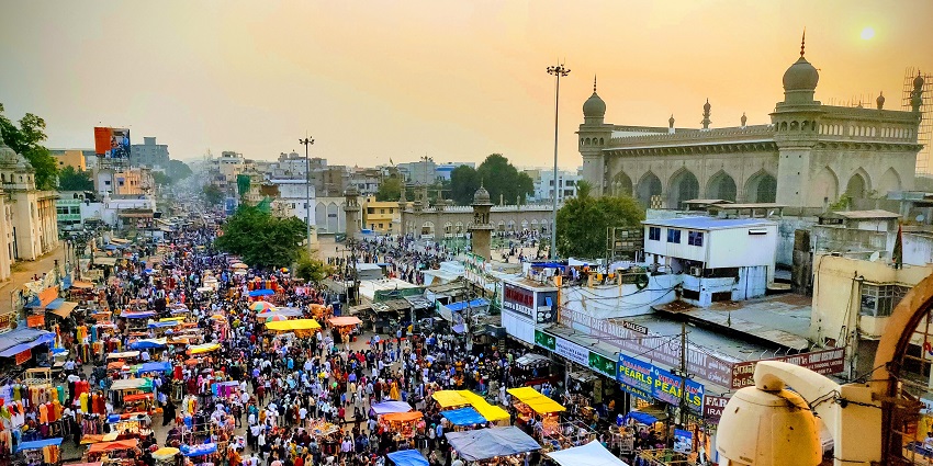 A market view of Laad Bazaar, known for its exquisite bangles and pearls, one of the most famous shopping places in India.