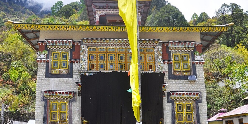 Lachen monastery with unique, vibrant architecture, a yellow flag and a black curtain