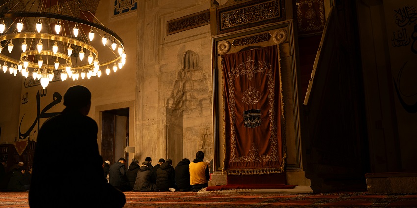 An image of prayers in a mosque for Lailat al Miraj, a traditional festival celebration in India.