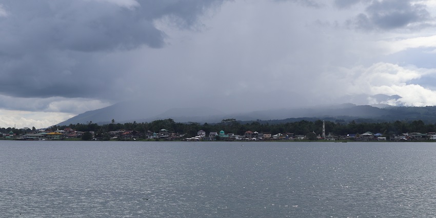 This image shows the beauty of Lake Lanao, one of the oldest lakes in the world.