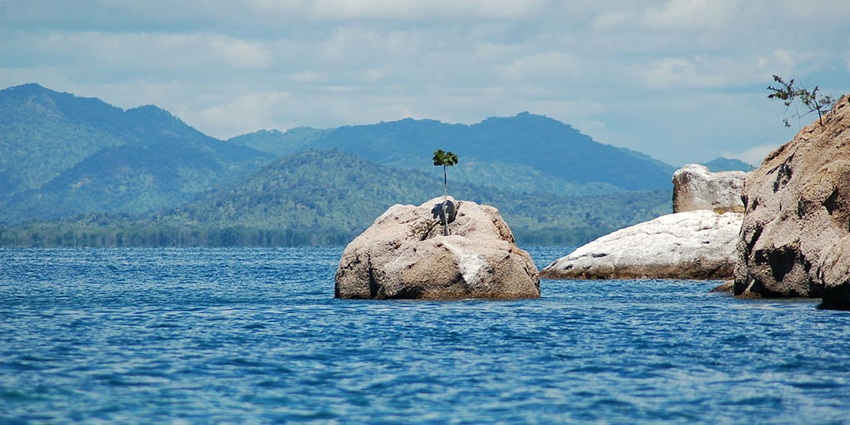 A picturesque view of Malawi Lake, home to diverse fish species.