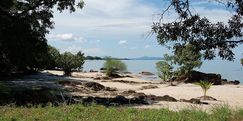Places to visit in Africa in October include crystal-clear waters and vibrant fish species.